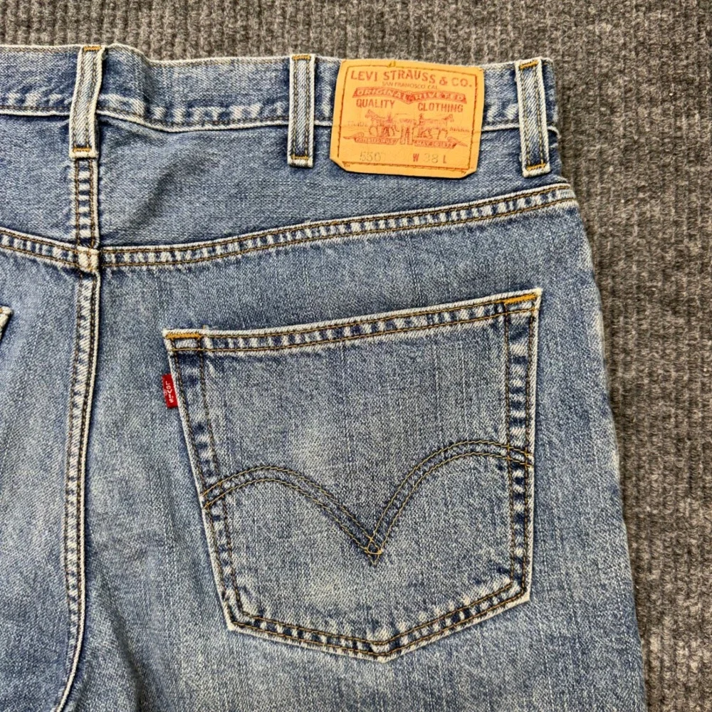 Levi's‎ 550 Denim Shorts Mens 38 Light Wash Relaxed Fit Jorts Grunge Indie Y2K
